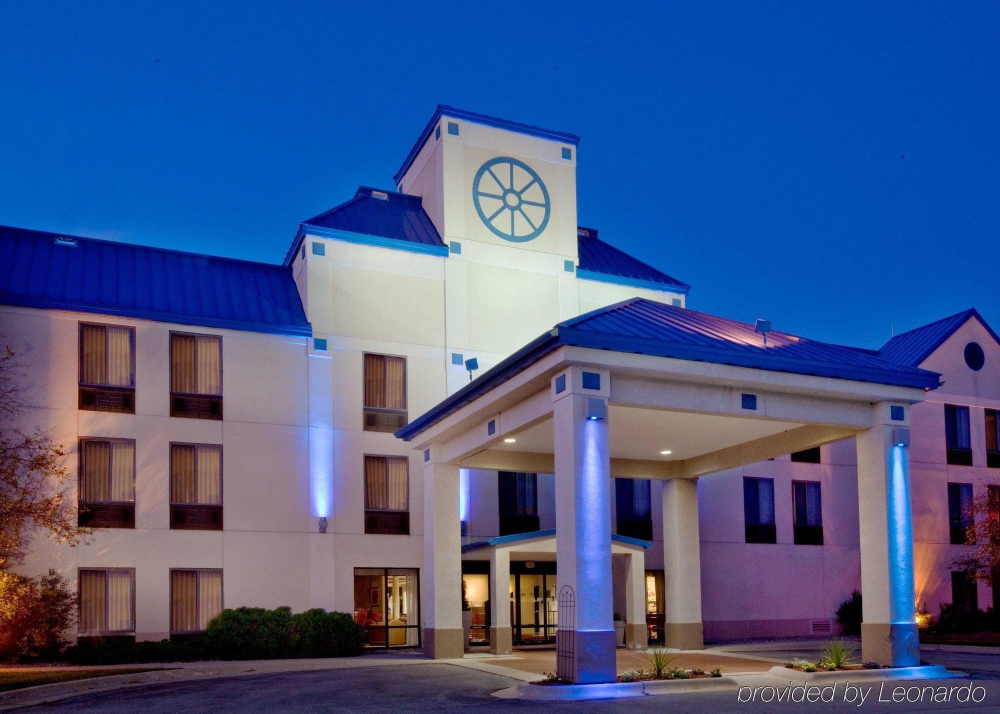 Holiday Inn Express Cedar Rapids - Collins Road, An Ihg Hotel Exterior photo