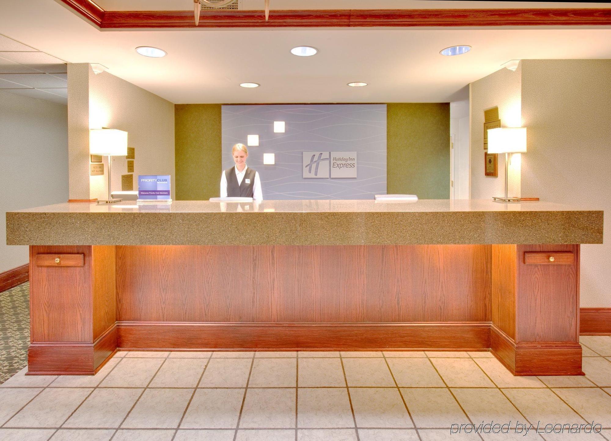 Holiday Inn Express Cedar Rapids - Collins Road, An Ihg Hotel Interior photo