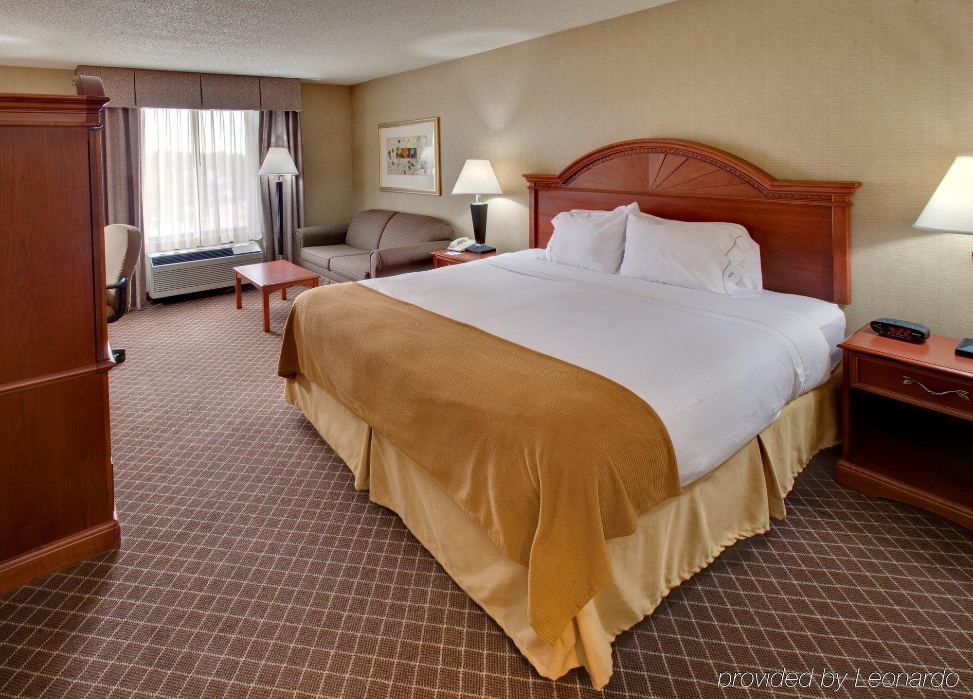 Holiday Inn Express Cedar Rapids - Collins Road, An Ihg Hotel Room photo