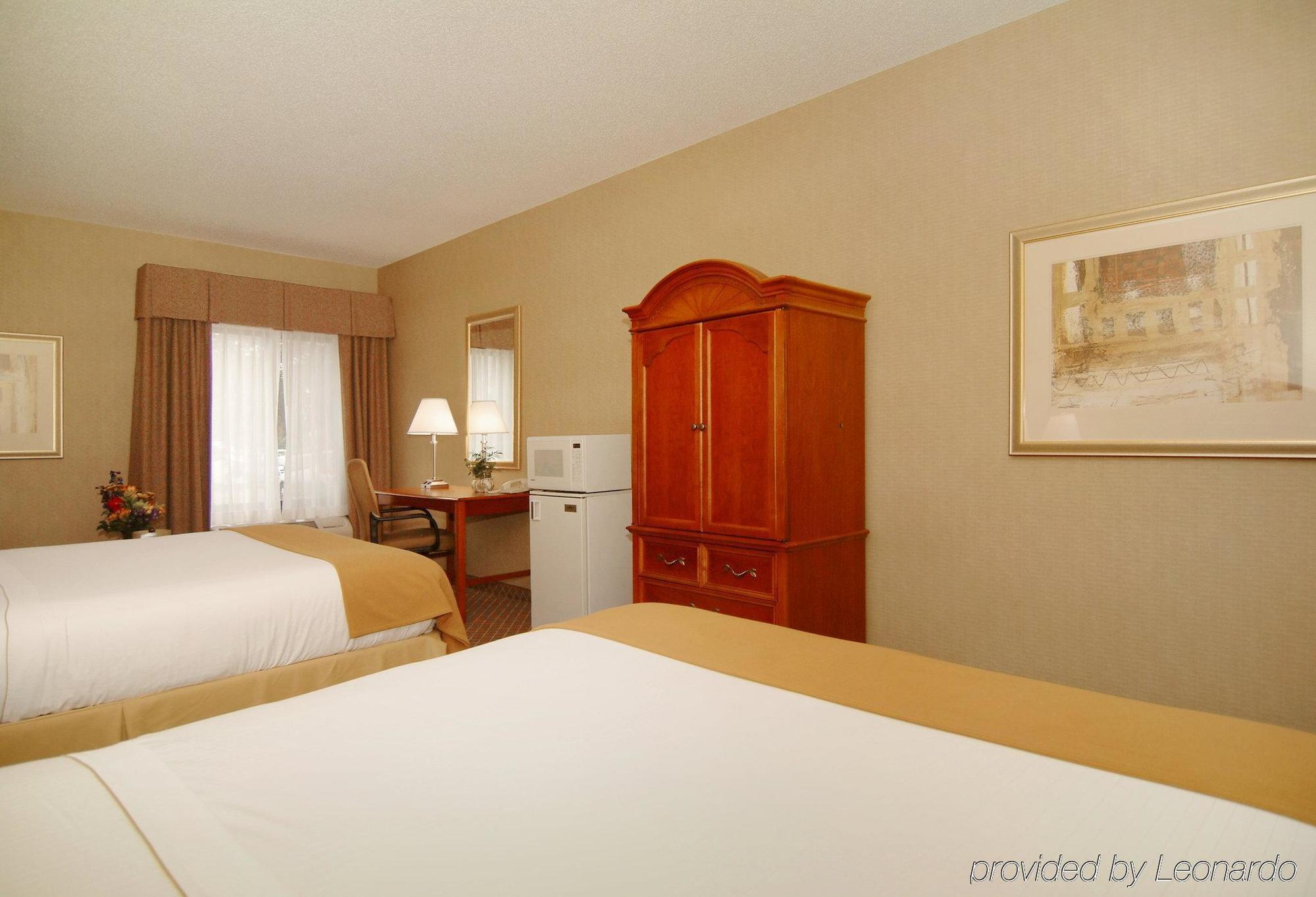 Holiday Inn Express Cedar Rapids - Collins Road, An Ihg Hotel Room photo