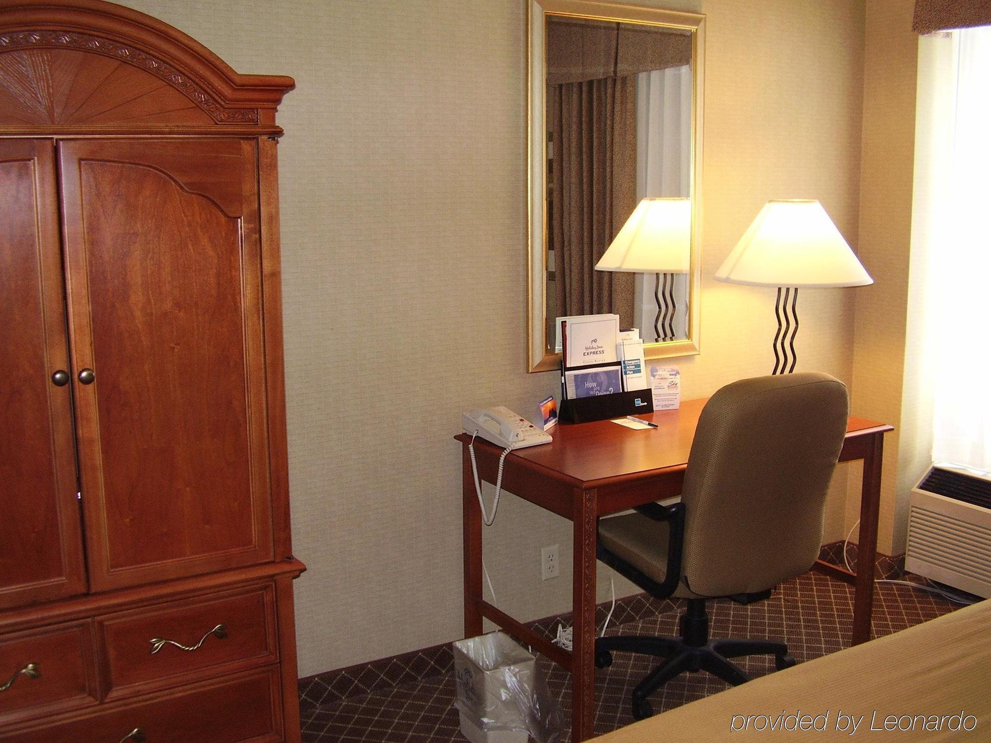 Holiday Inn Express Cedar Rapids - Collins Road, An Ihg Hotel Room photo