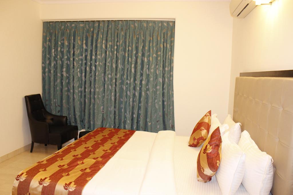 Tiara Calangute Hotel Room photo