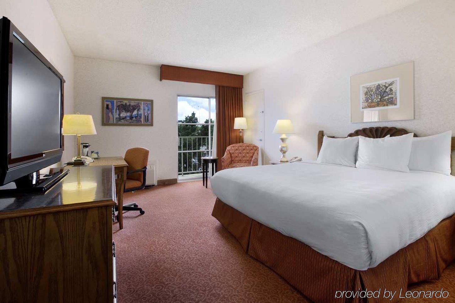 Hilton Santa Fe Historic Plaza Hotel Room photo