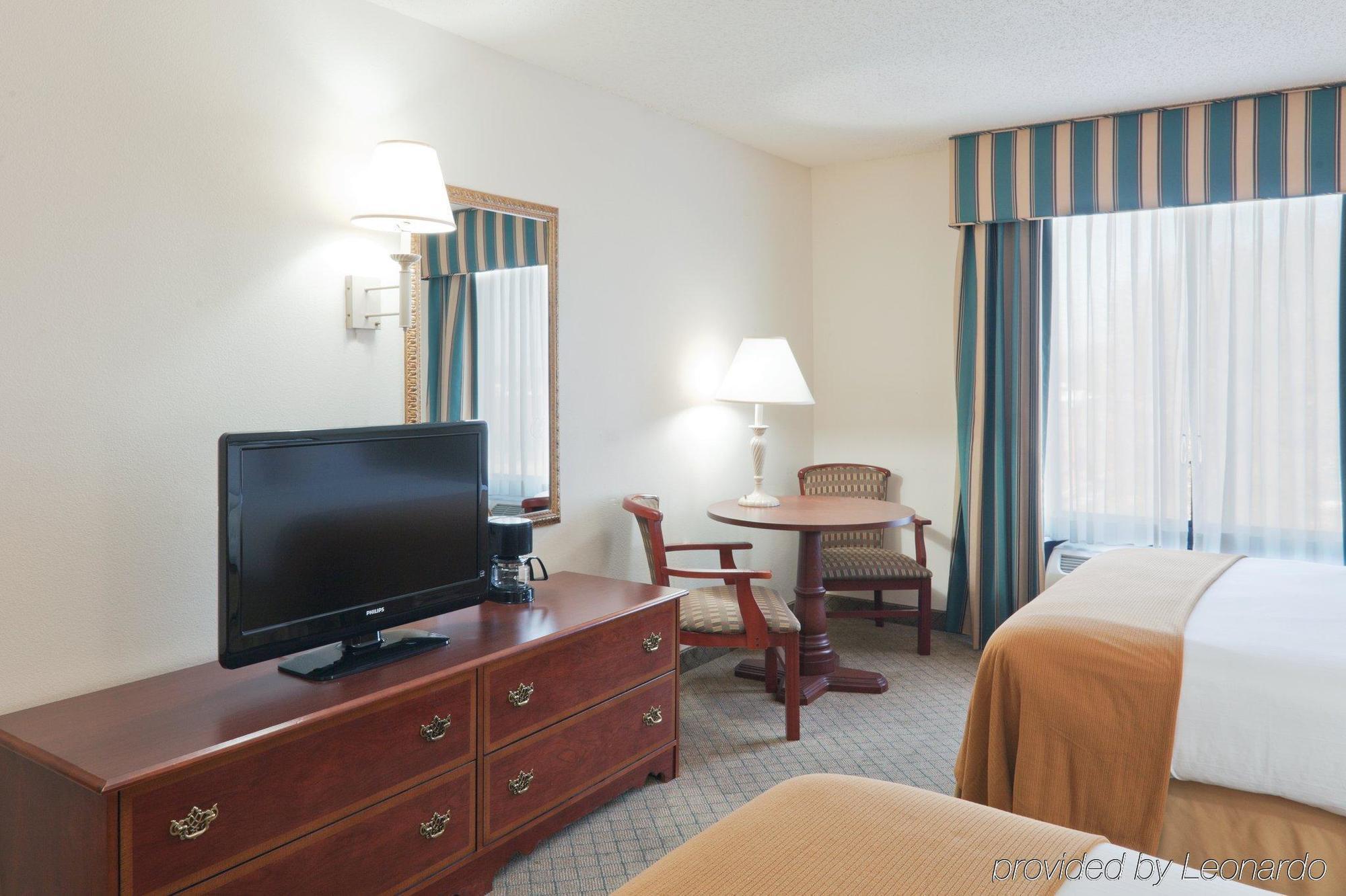 Holiday Inn Express Bloomington North-Martinsville Room photo