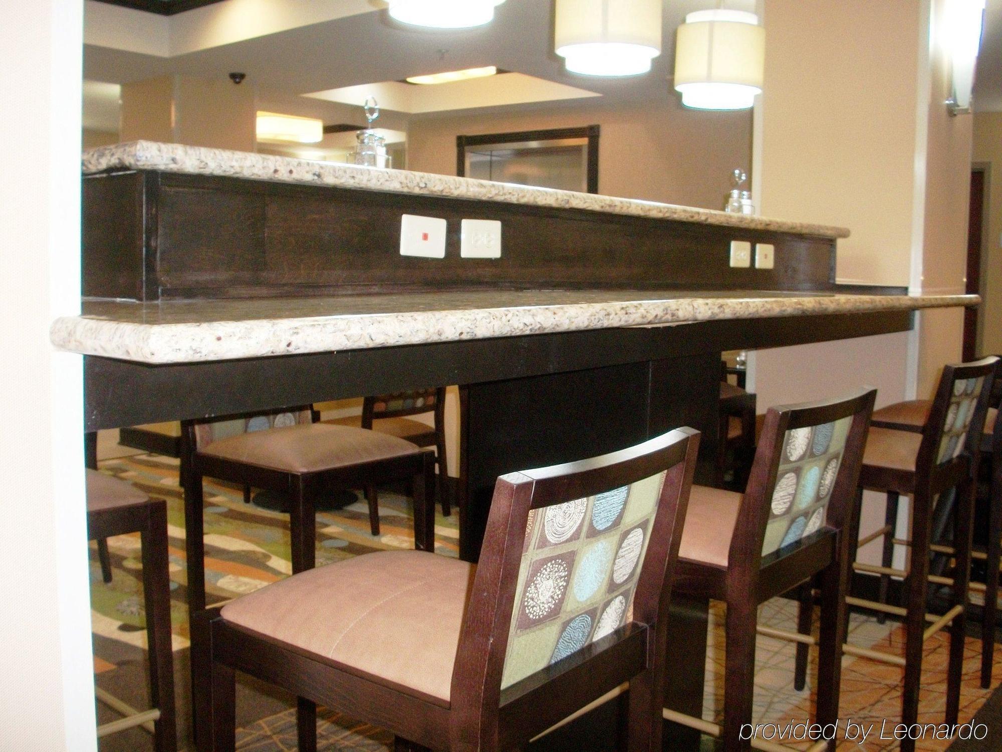 Holiday Inn Express & Suites Maumelle, An Ihg Hotel Restaurant photo