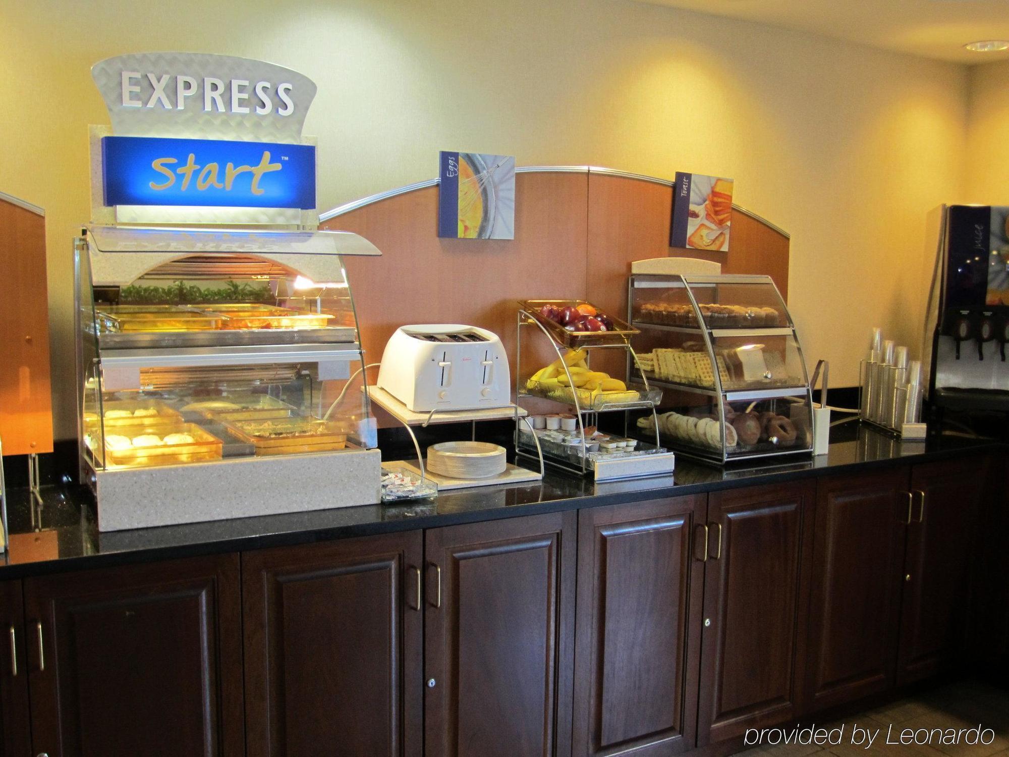 Holiday Inn Express Boston, An Ihg Hotel Restaurant photo