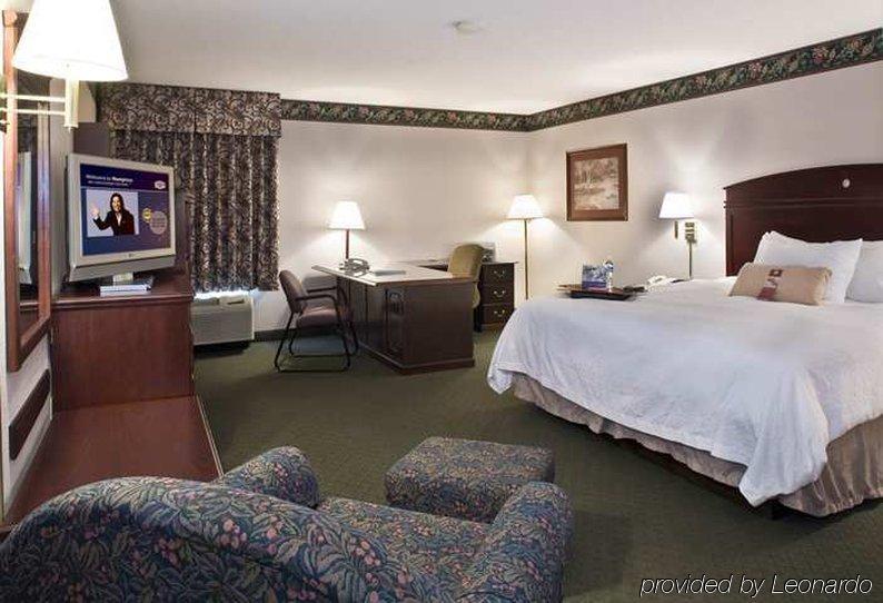 Hampton Inn Johnson City Room photo