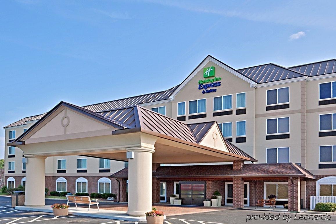 Comfort Inn & Suites Heath Exterior photo