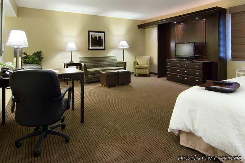 Hampton Inn & Suites Omaha-Downtown Room photo