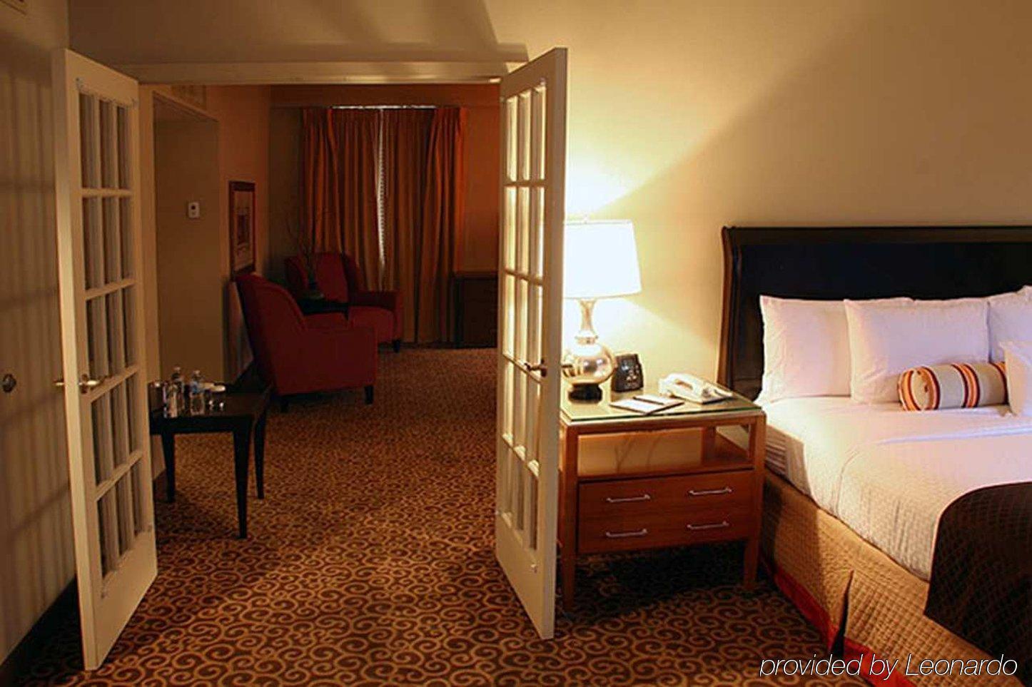 Doubletree By Hilton Memphis Downtown Hotel Room photo