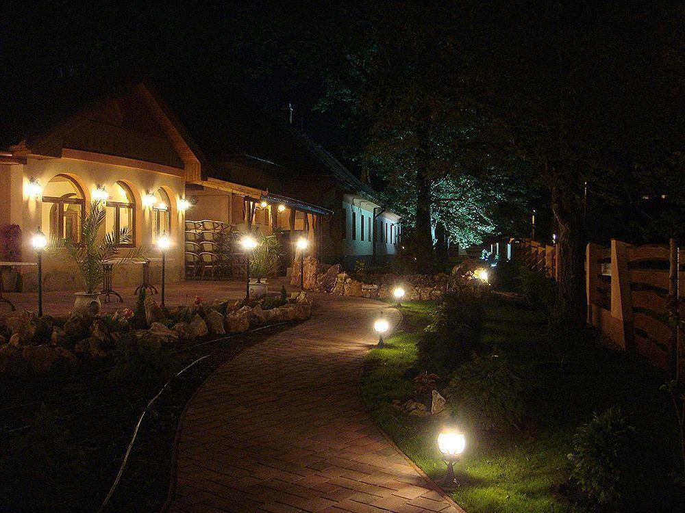 Platan Garden Rooms & Restaurant Hajduszoboszlo Exterior photo