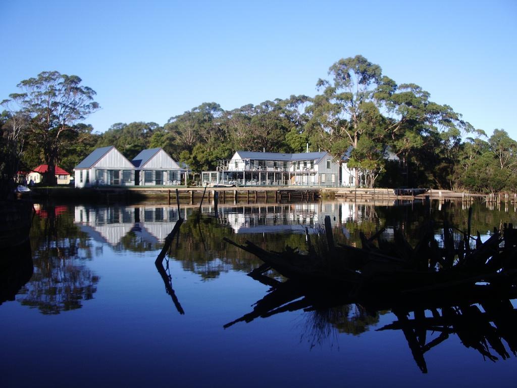 Risby Cove Motel Strahan Exterior photo