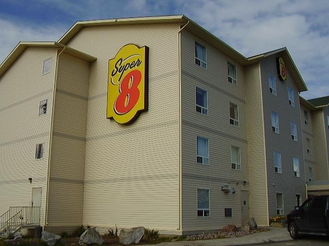 Super 8 By Wyndham Yellowknife Exterior photo