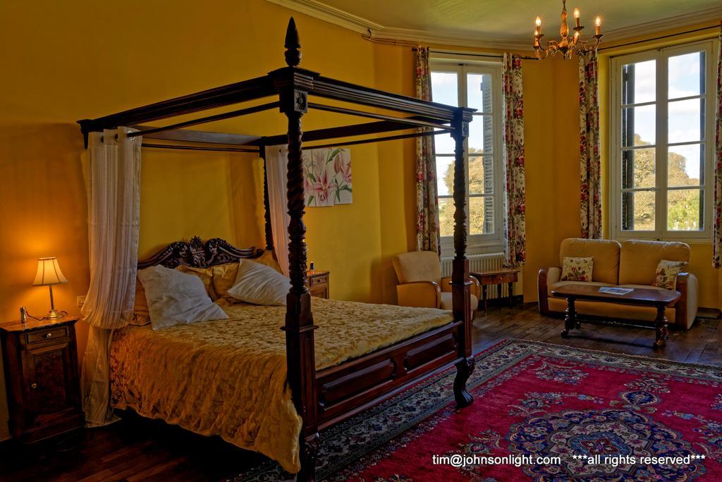 Chateau De Puybelliard Bed & Breakfast Chantonnay Exterior photo