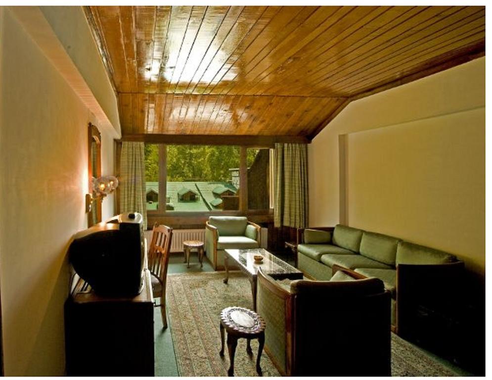 Hotel Broadway Srinagar  Room photo