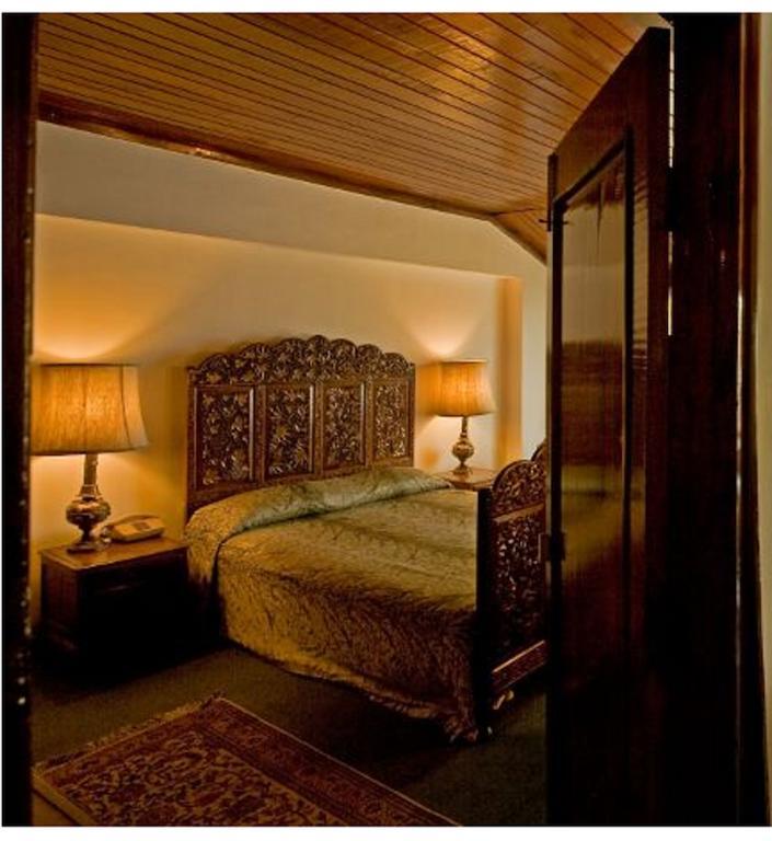 Hotel Broadway Srinagar  Room photo
