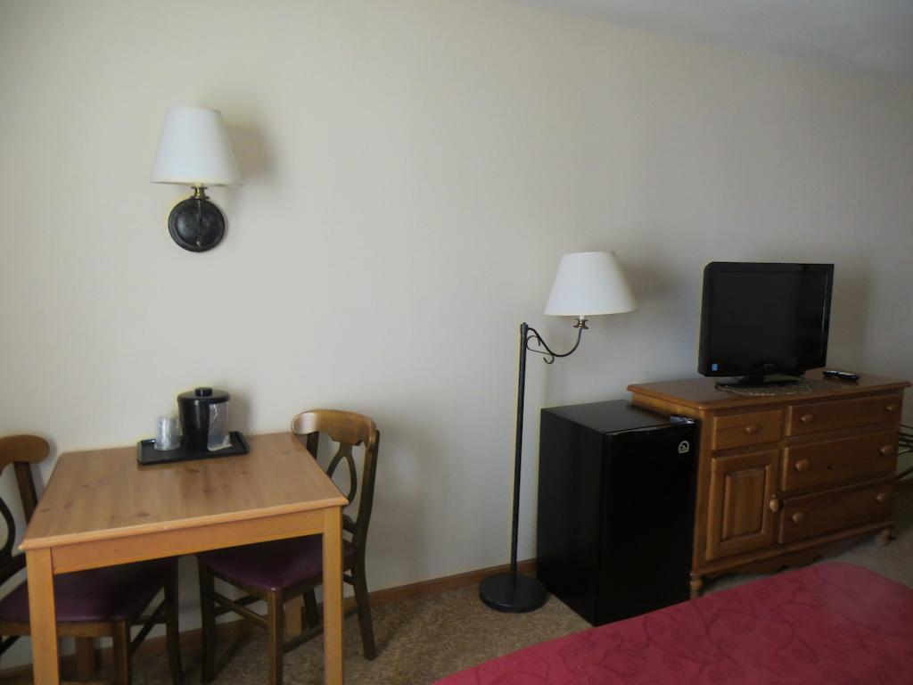 Baymont By Wyndham Waunakee Room photo