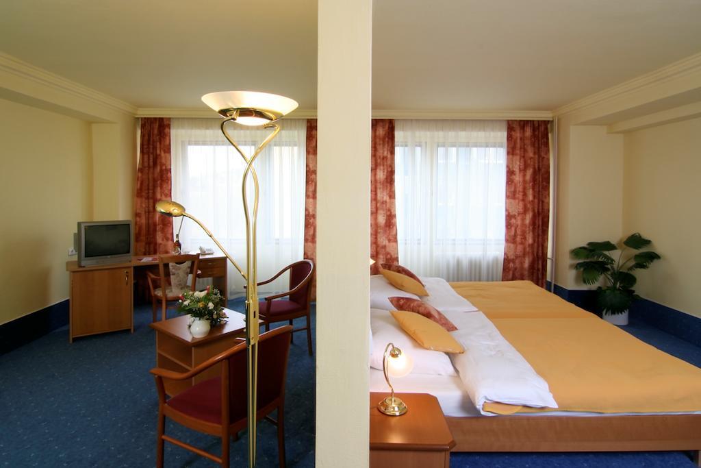 Albion Hotel Prague Room photo