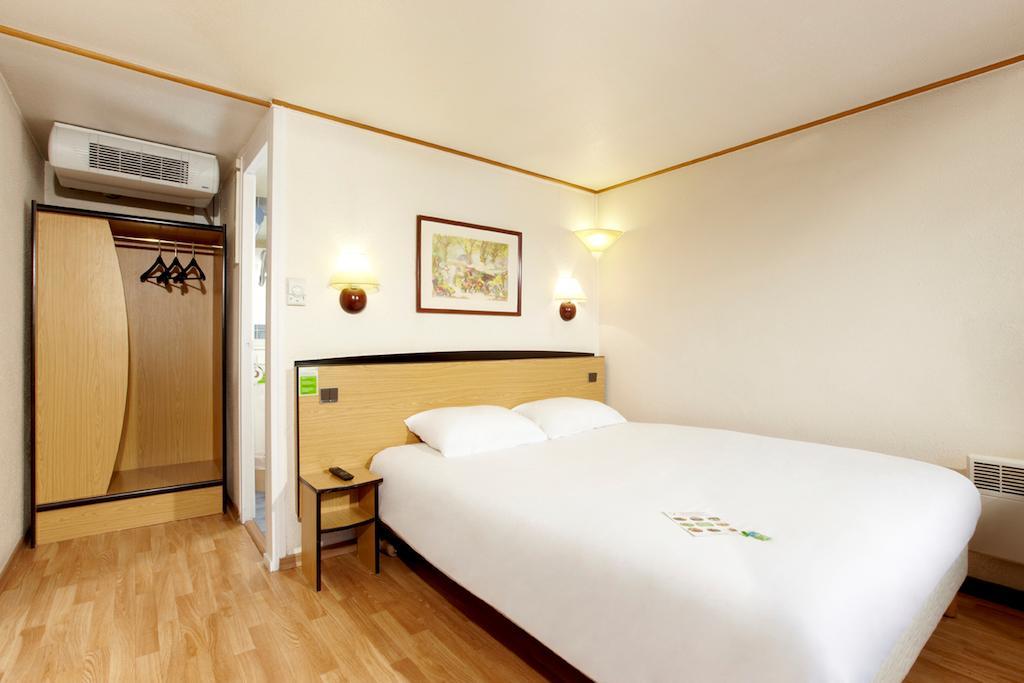 Campanile Epernay - Dizy 51530 Hotel Room photo