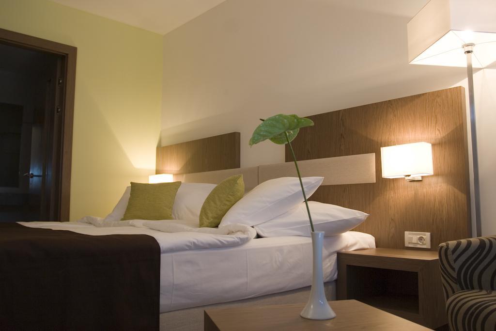 Hotel Park Makarska Room photo