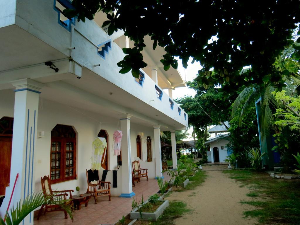 Blue Moon Hotel Hikkaduwa Exterior photo