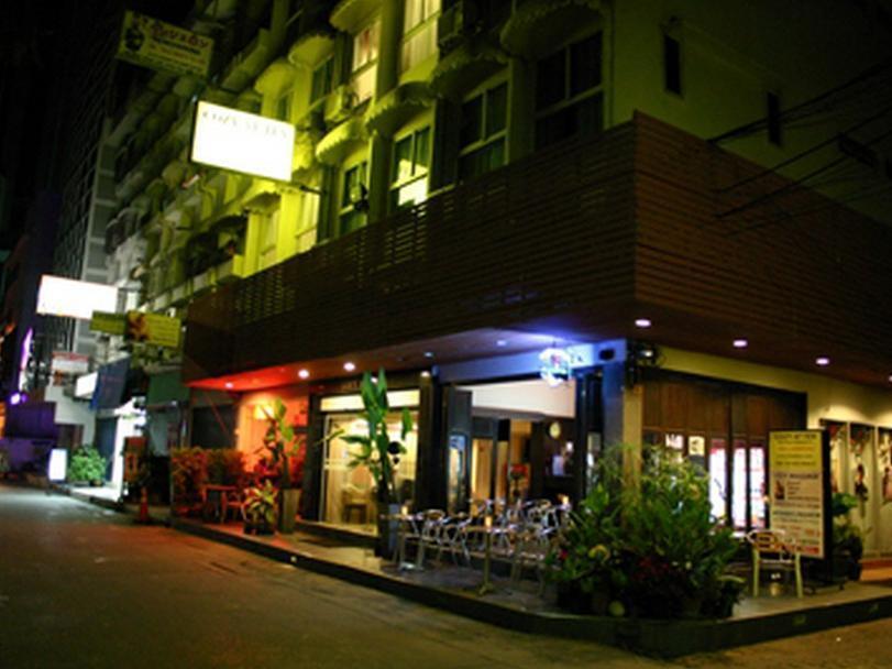 Cozy At Ten Hotel Bangkok Exterior photo