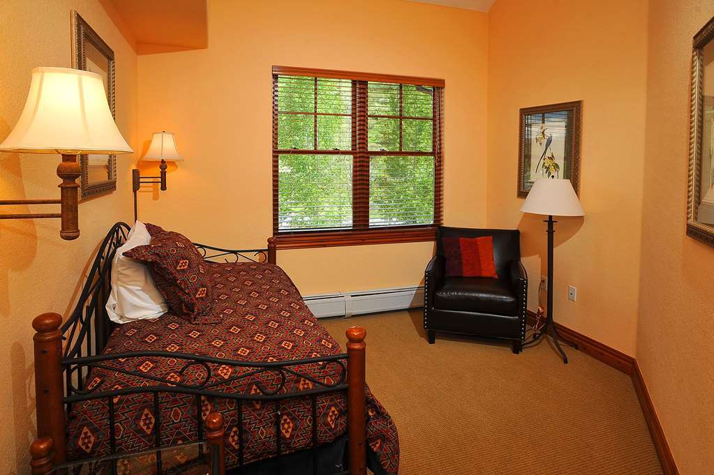 Lodge At Brookside Avon Village Room photo