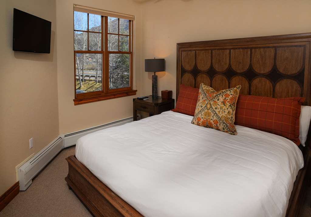Lodge At Brookside Avon Village Room photo