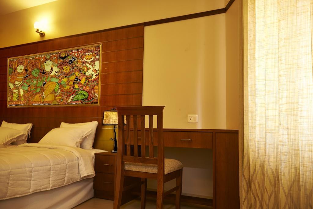 Srivar Hotels Guruvayur Room photo