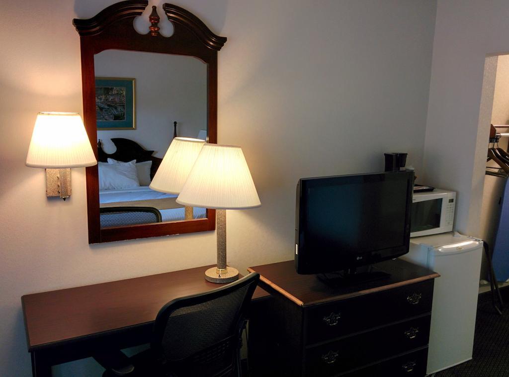 Riverfront Inn Conway Room photo