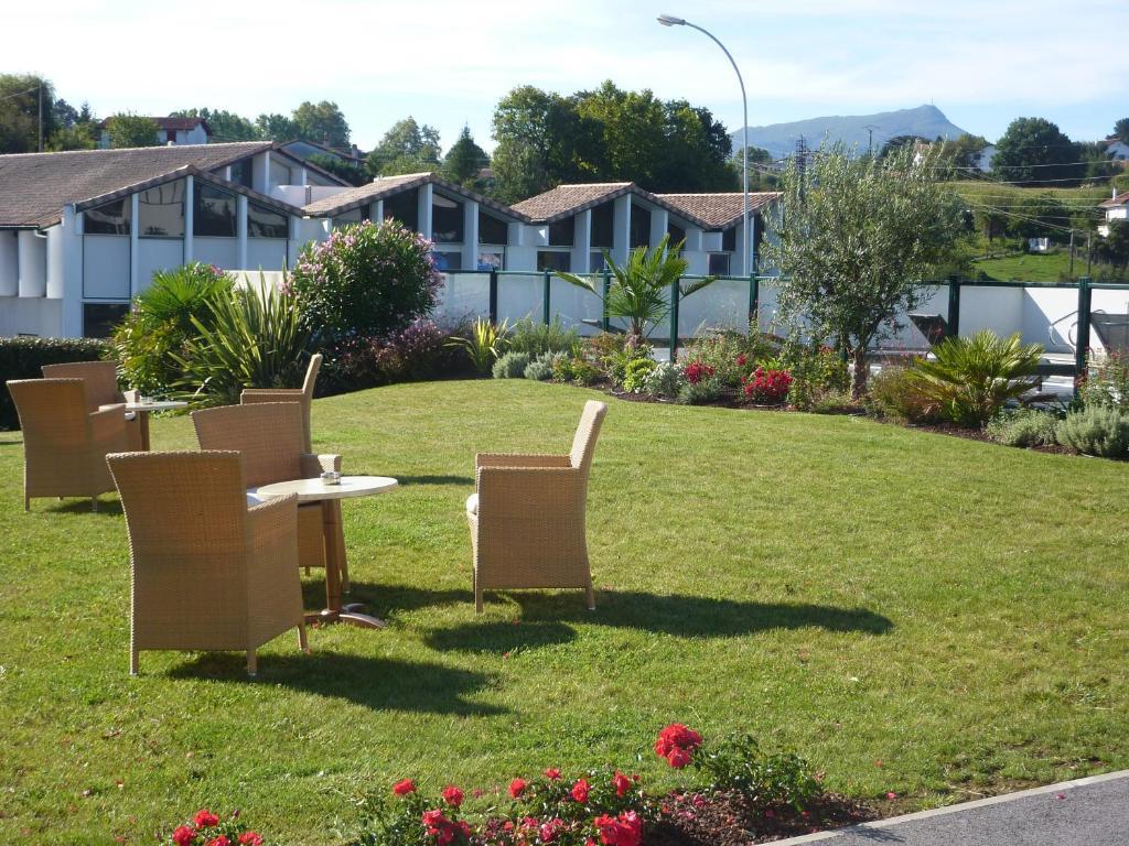 Hotel Restaurant Donibane Saint-Jean-de-Luz Exterior photo