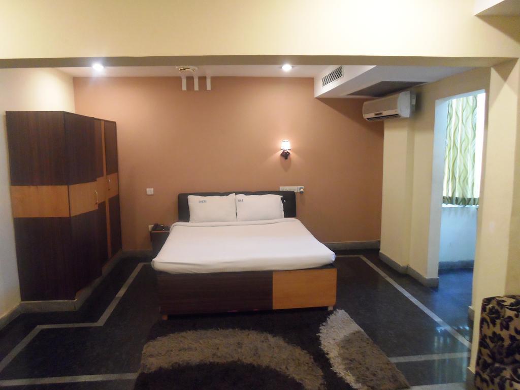 Hotel Crystal Banjara Hyderabad Room photo