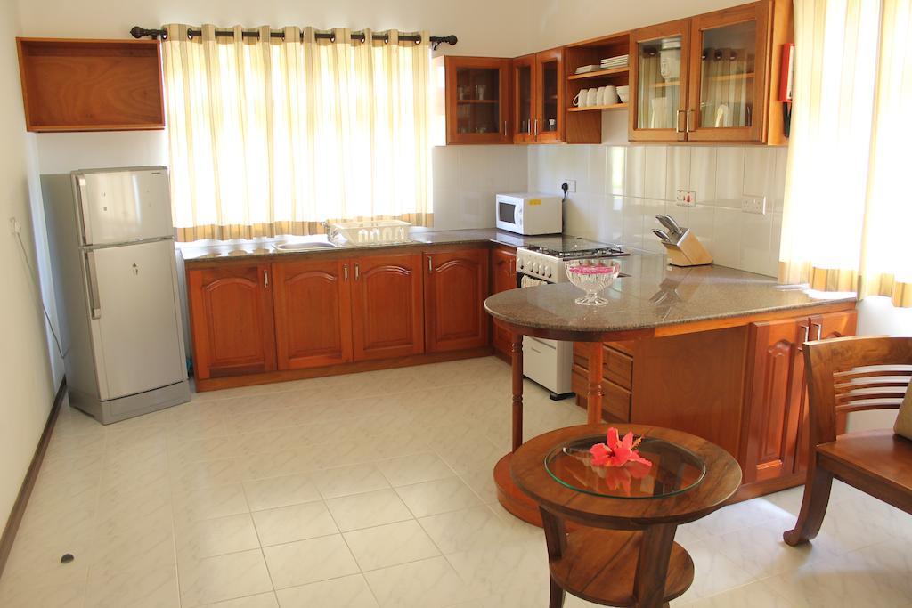 Central Self Catering Apartments Felicite Island Room photo