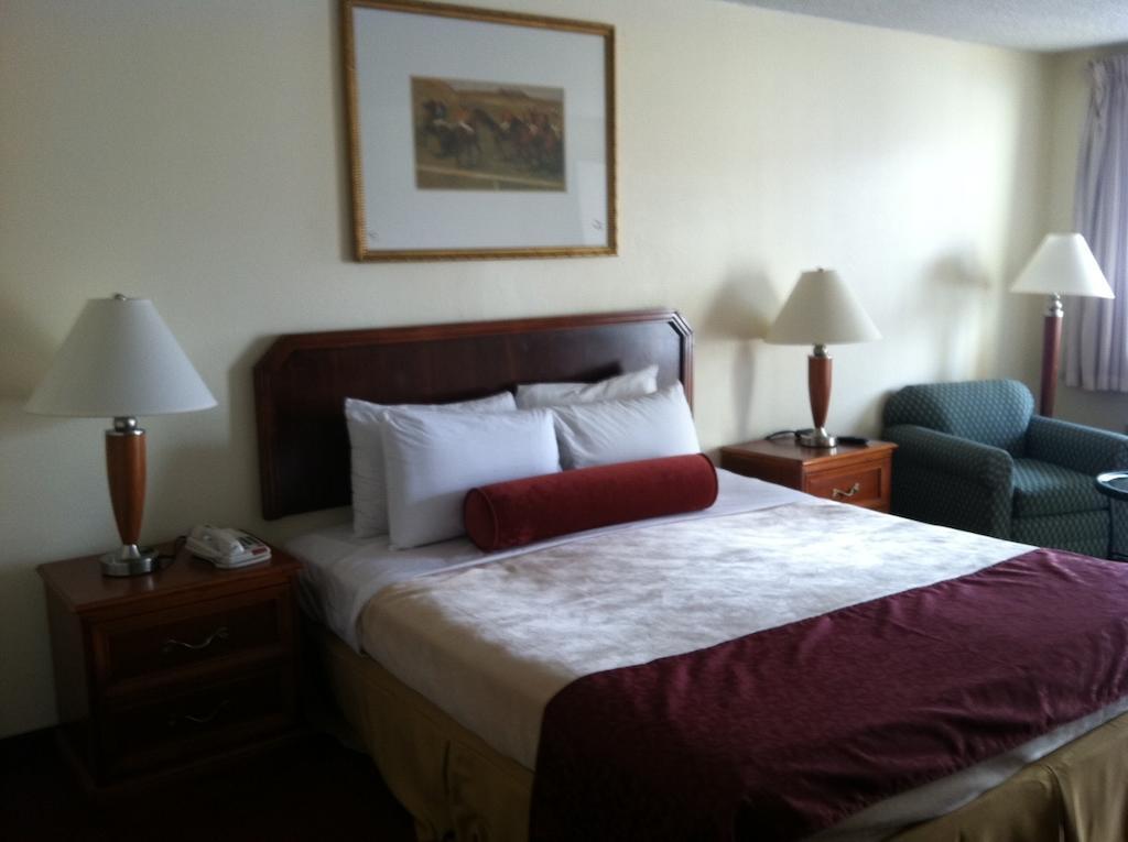 Travelers Inn Eureka Springs Room photo