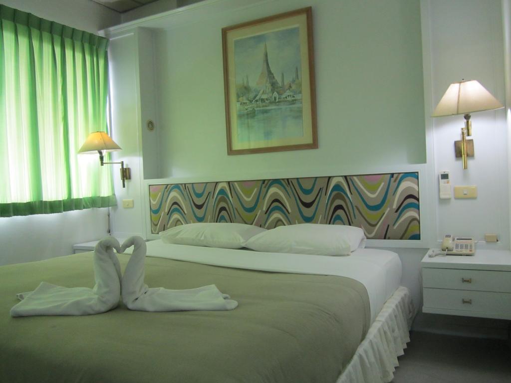 Lopburi Inn Hotel Room photo