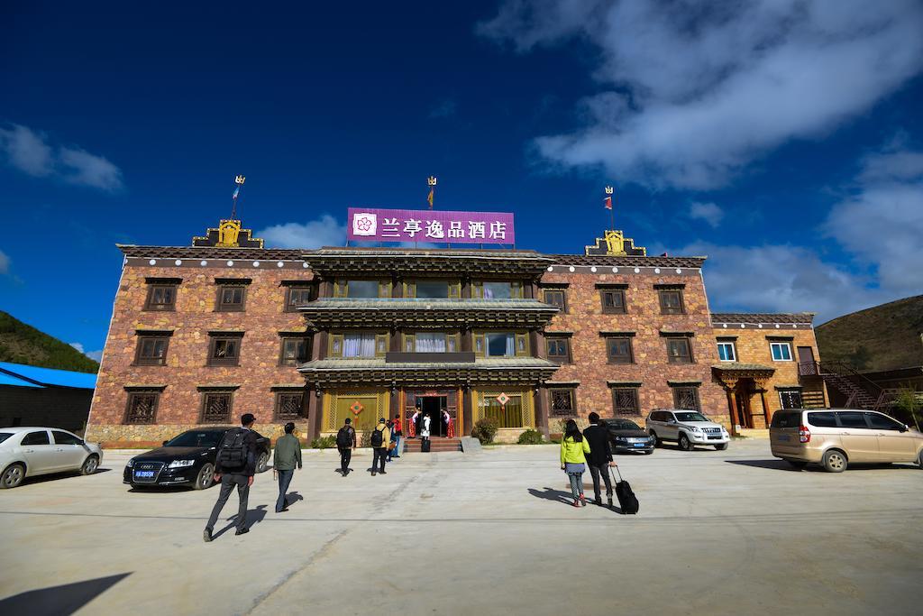 Lanting Yipin Hotel Shangri-La Exterior photo