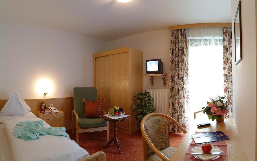 Kur- Und Sporthotel Winkler Bad Hofgastein Room photo