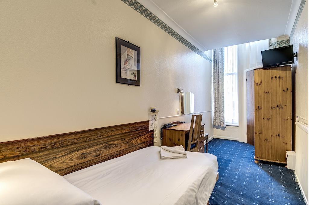 Mowbray Court Hotel London Room photo