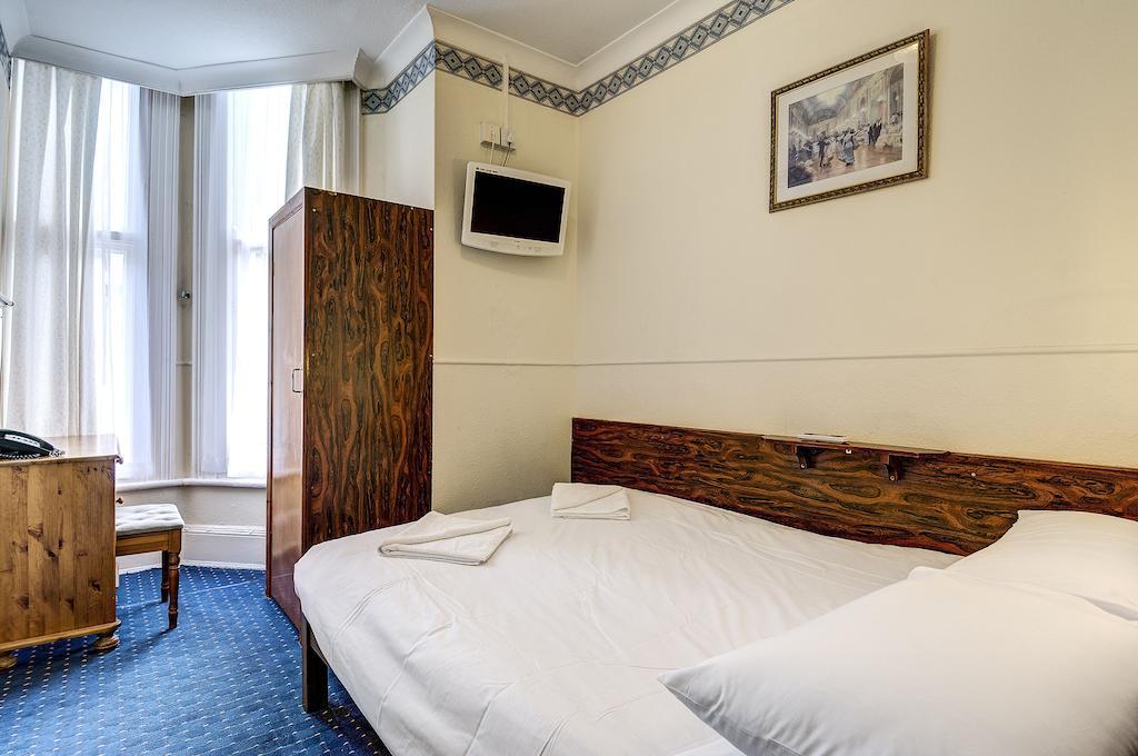 Mowbray Court Hotel London Room photo