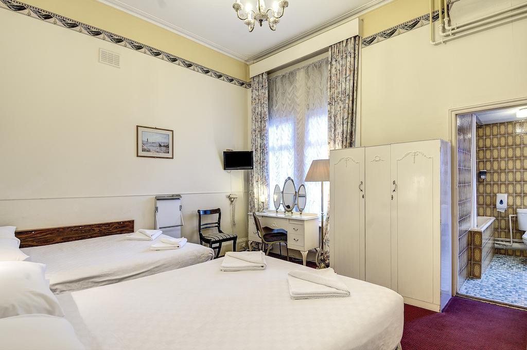 Mowbray Court Hotel London Room photo