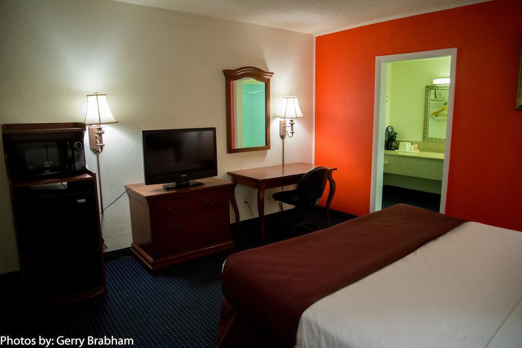 Rocky Mount Inn - Rocky Mount Room photo