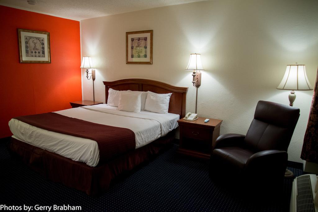 Rocky Mount Inn - Rocky Mount Room photo