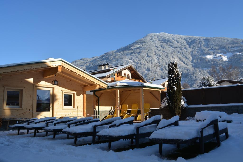 Hotel Alpina Ried im Zillertal Exterior photo