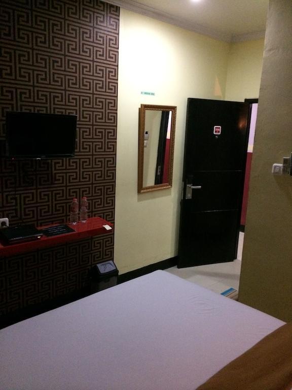Hollywood Hotel Jakarta Room photo
