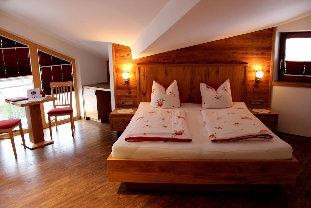 Hotel Alpina Ried im Zillertal Room photo