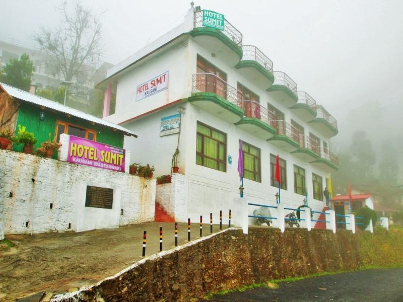 Sumit Hotel Kausani Exterior photo