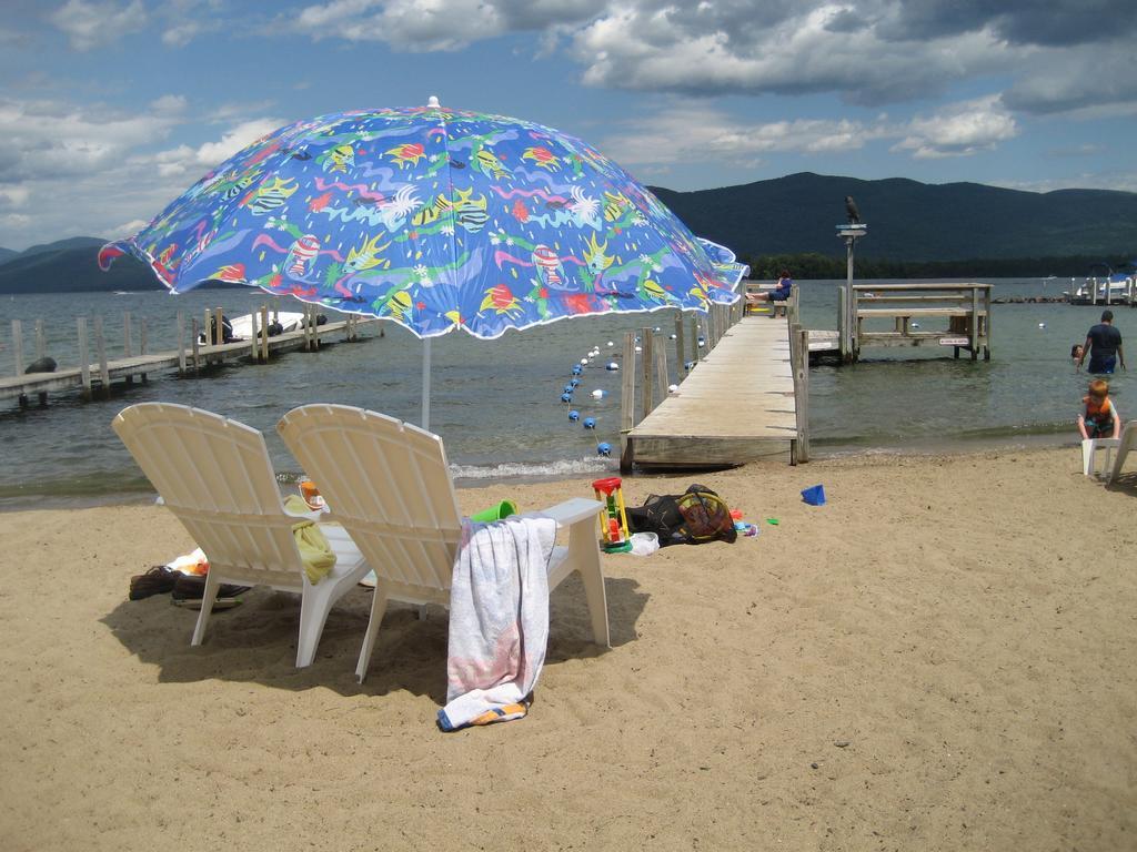 Golden Sands Resort Lake George Exterior photo