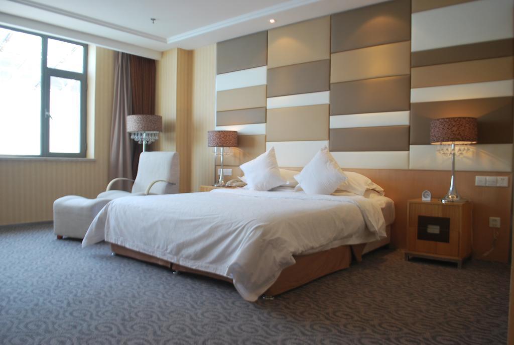 The Center Hotel Weihai Room photo