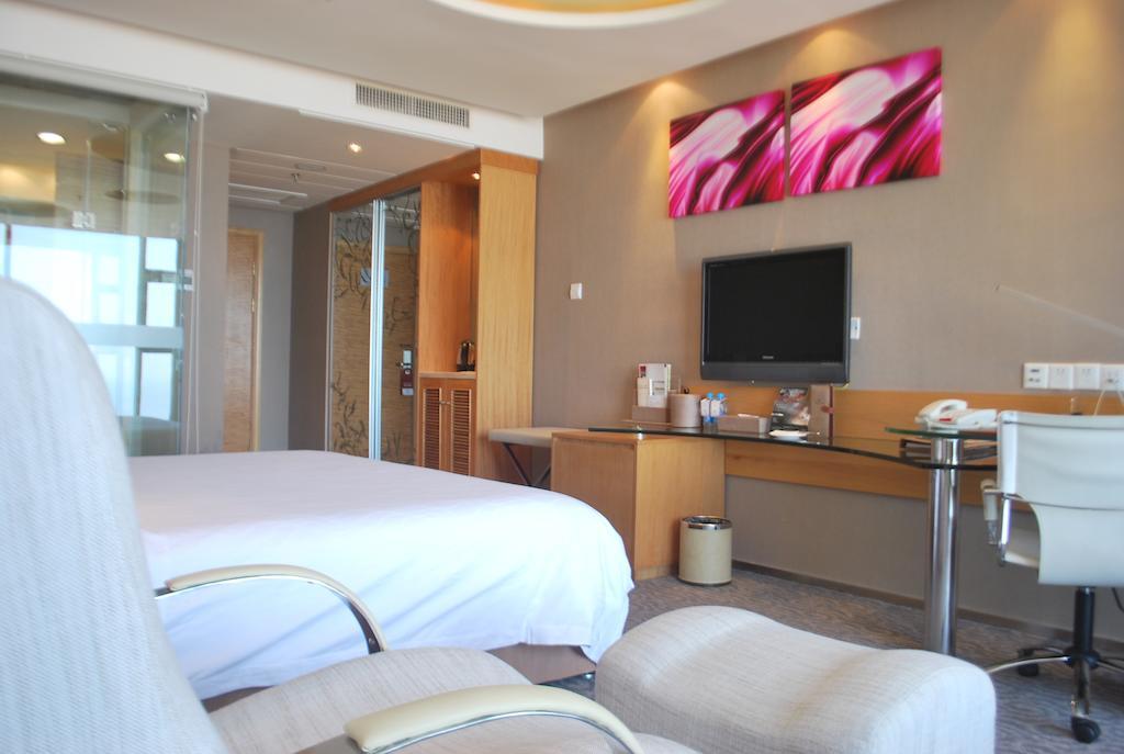 The Center Hotel Weihai Room photo