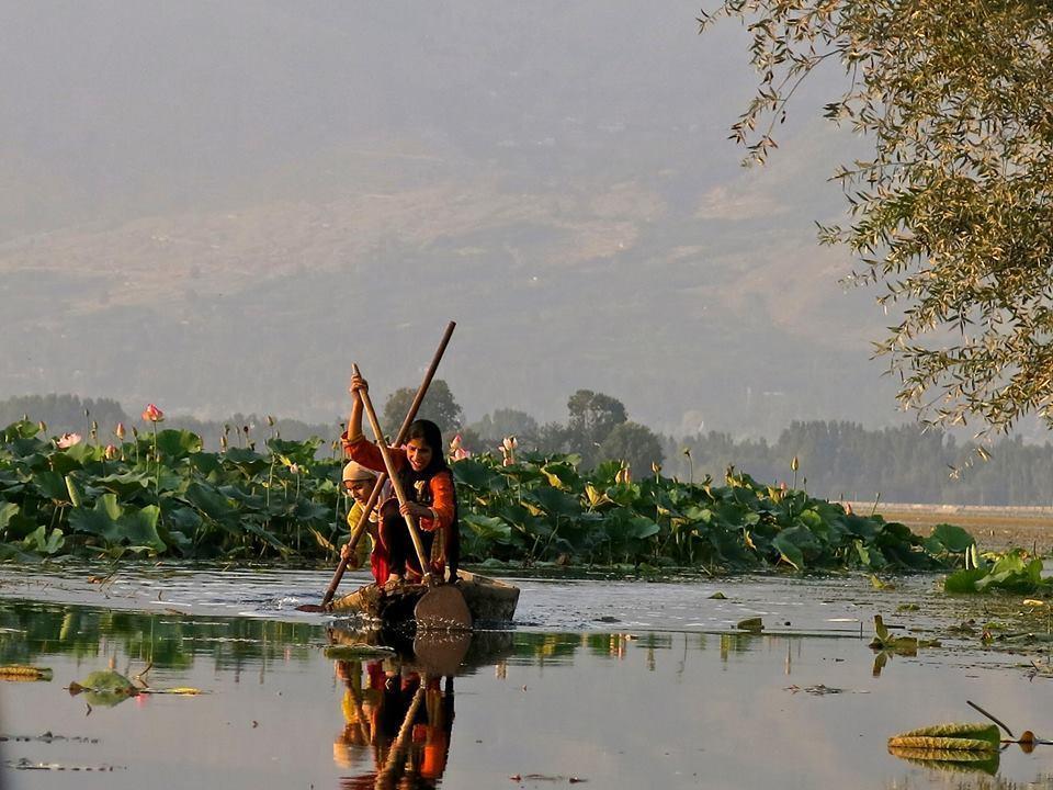 Houseboat Lily Of Nageen Srinagar  Exterior photo